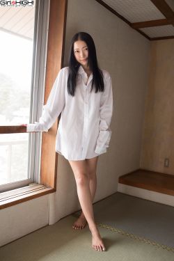 美女把衣服脱到底全身