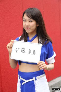 美女没穿衣服